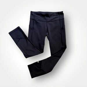 Women’s Lululemon Cropped Navy Blue Leggings! Size 4!